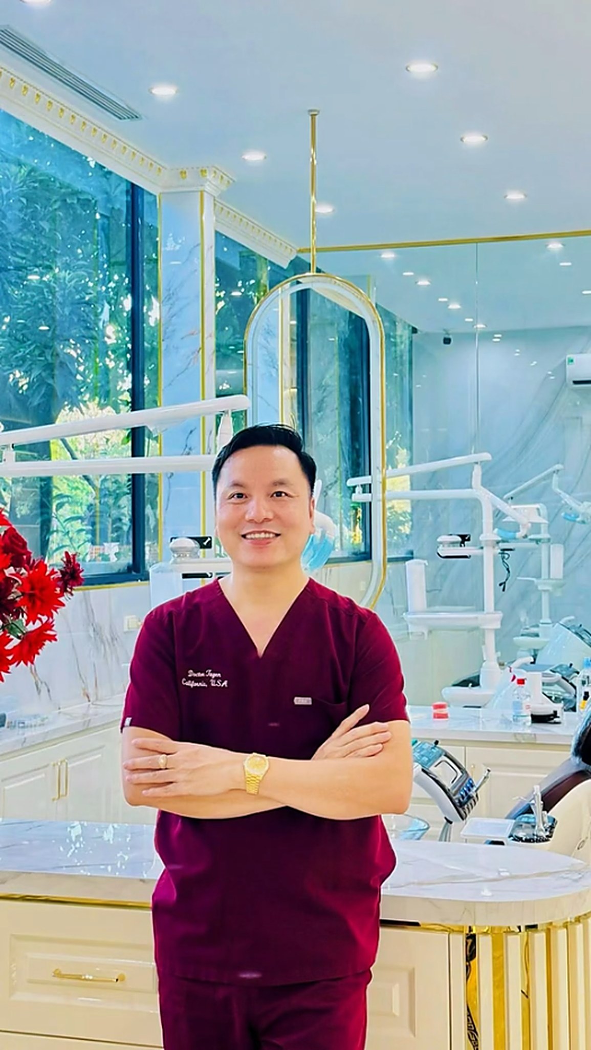 Doctor Nguyen Duc Tuyen in the VIP treatment studio