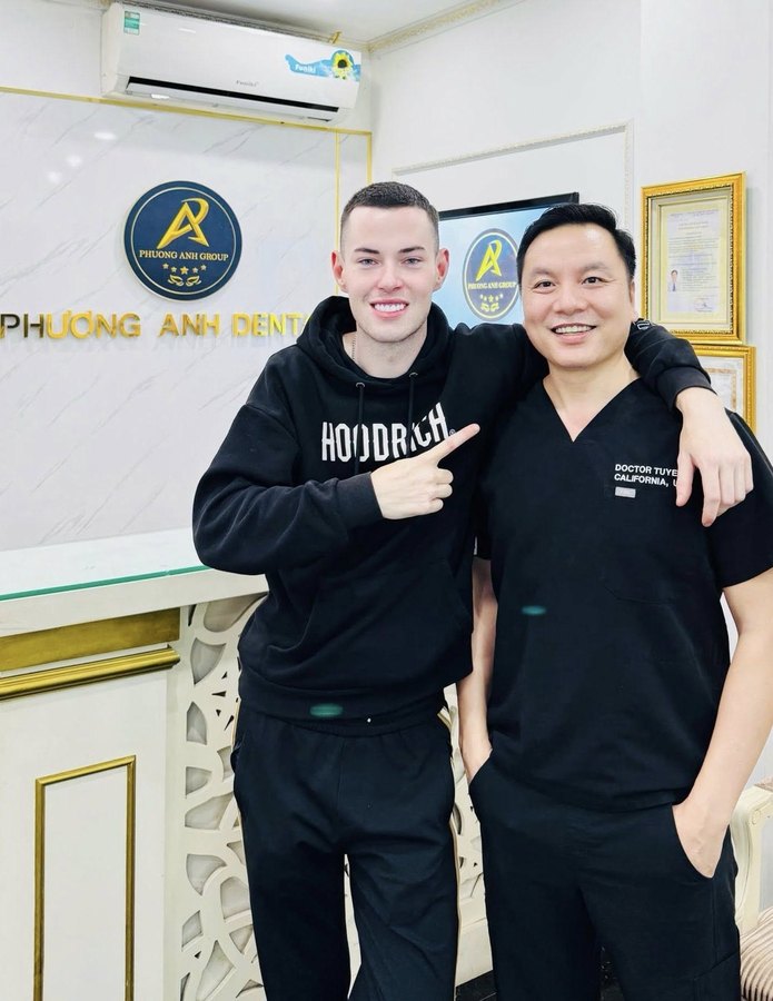 A patient with Doctor Nguyen Duc Tuyen at Phuong Anh Dental in Hanoi after full mouth rehabilitation